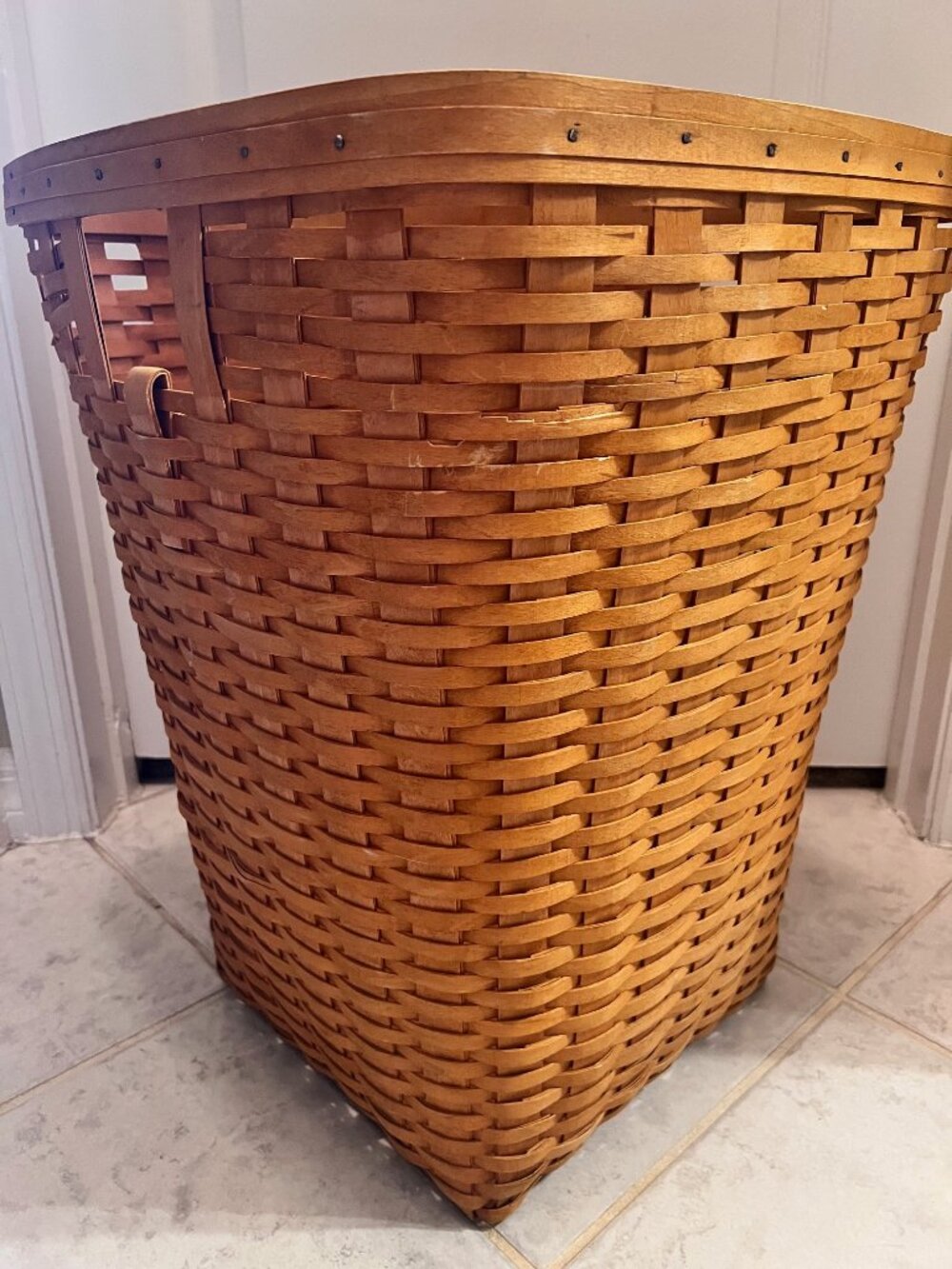 Longaberger Vintage Hamper Basket-2000-#559-Tan/Goldish-22" Tall-17 1/2" Diam